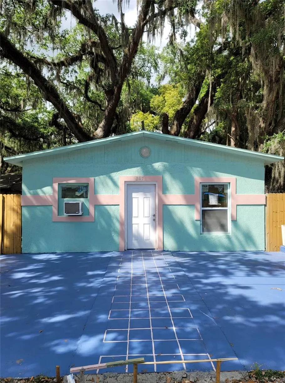 Central Florida Real Estate | View 107 E CYPRESS STREET | Listing