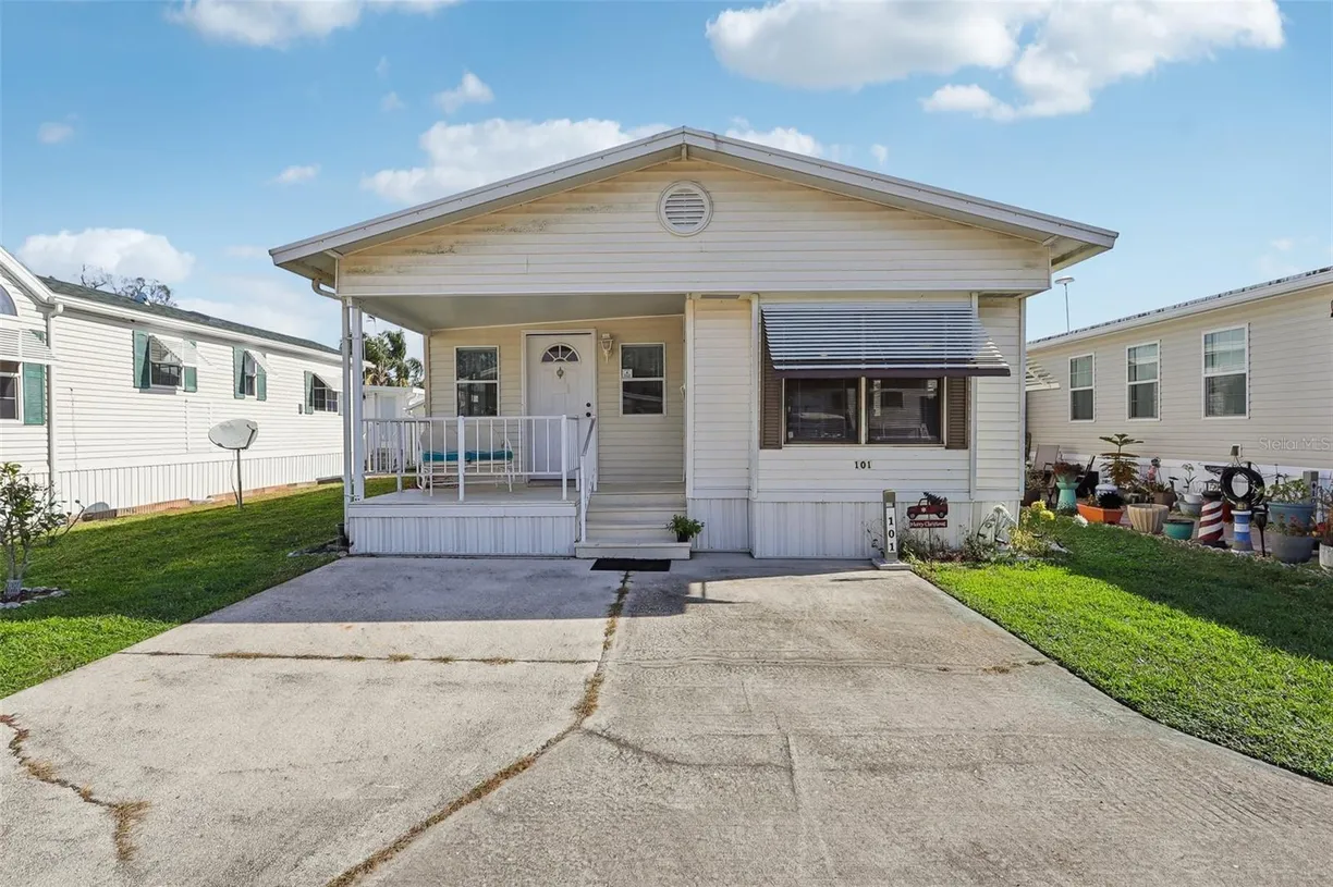 Central Florida Real Estate | View 101 CITRUS RIDGE DRIVE | 2 Beds, 1 Bath