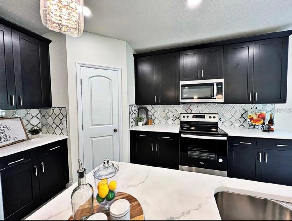 Central Florida Real Estate | View 12 E MURPHY STREET | Listing