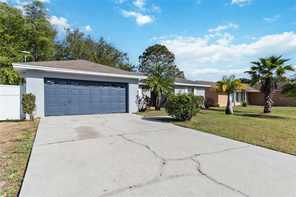Central Florida Real Estate | View 218 CRANBROOK DRIVE | Listing