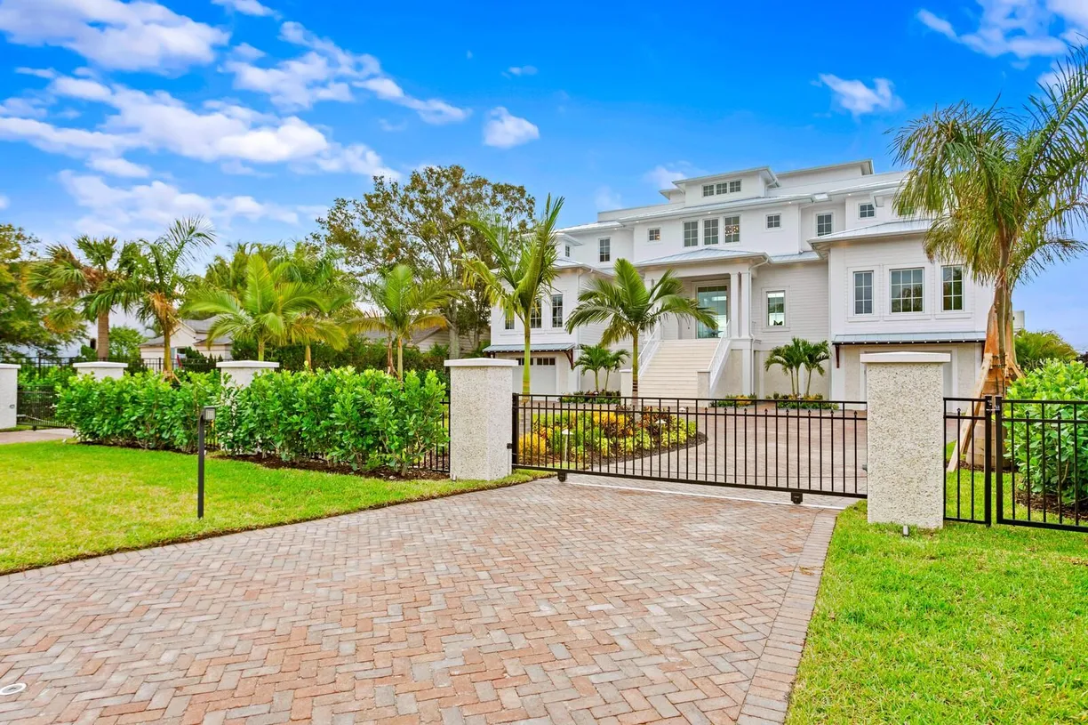 Sarasota/St. Petersburg Real Estate | View 96 MARTINIQUE AVENUE | Listing
