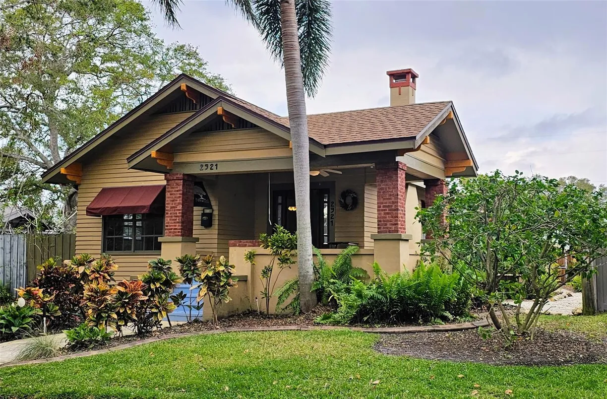 Sarasota/St. Petersburg Real Estate | View 2921 3RD AVENUE | 2 Beds, 2 Baths