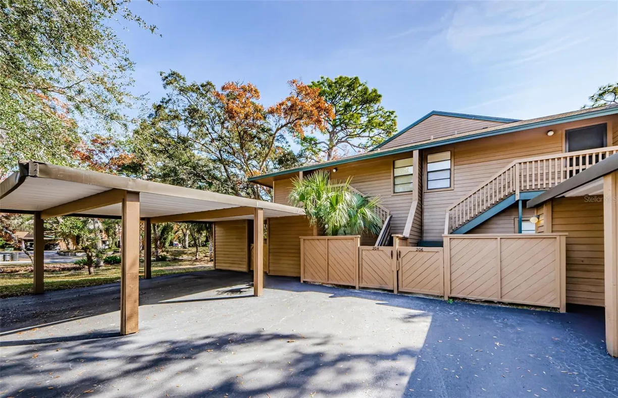 Sarasota/St. Petersburg Real Estate | View 204 LENNOX ROAD | 2 Beds, 2 Baths