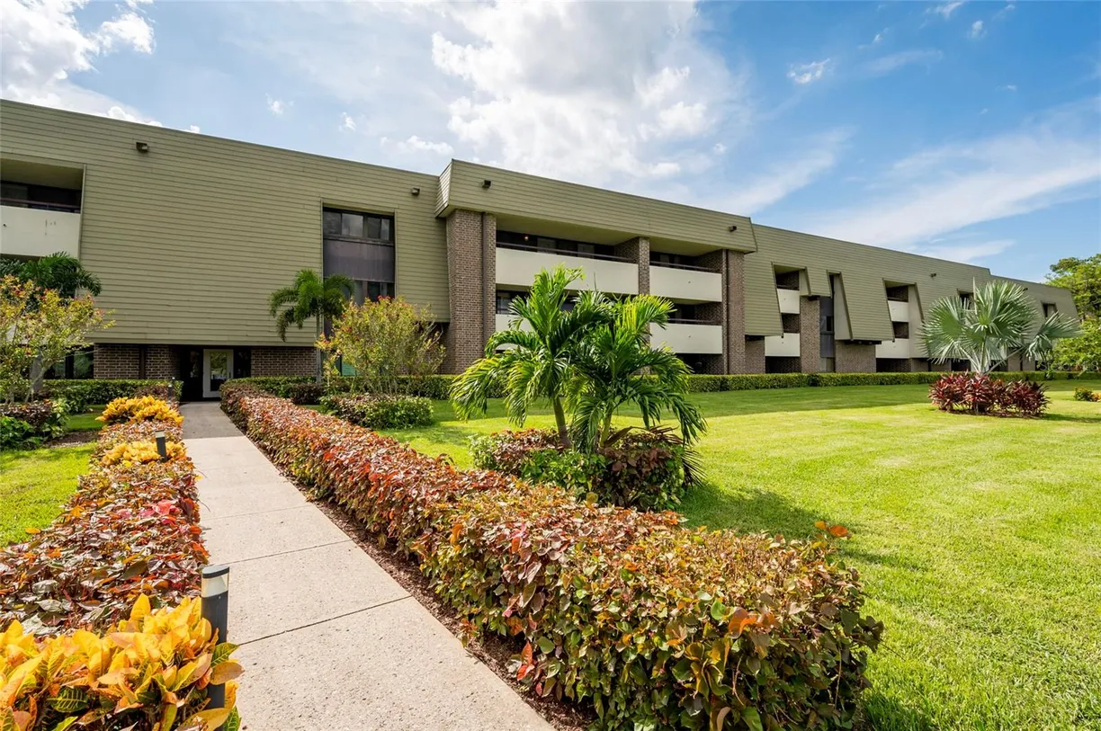 Sarasota/St. Petersburg Real Estate | View 36750 US HIGHWAY 19, 04221 | Listing