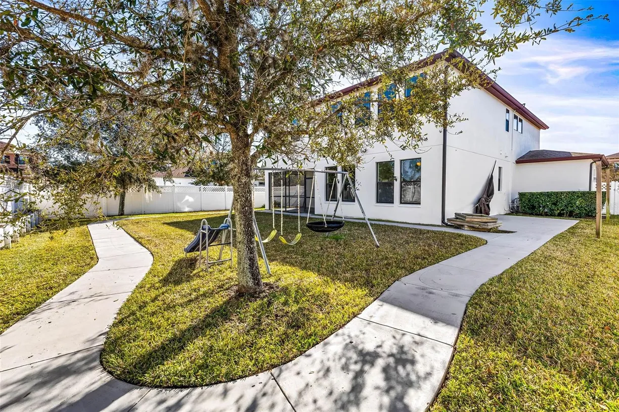 Sarasota/St. Petersburg Real Estate | View 7119 PEREGRINA LOOP | Listing