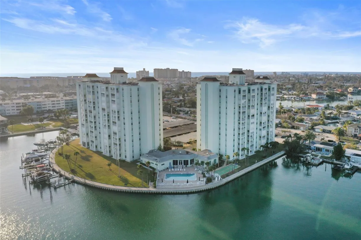 Sarasota/St. Petersburg Real Estate | View 420 64TH AVENUE, 1005 | 2 Beds, 2 Baths