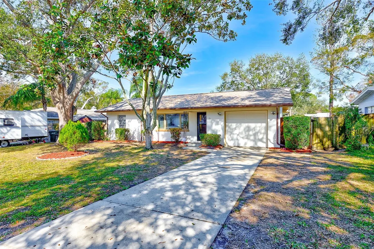 Sarasota/St. Petersburg Real Estate | View 21 BELLE MEADE CIRCLE | 2 Beds, 1 Bath