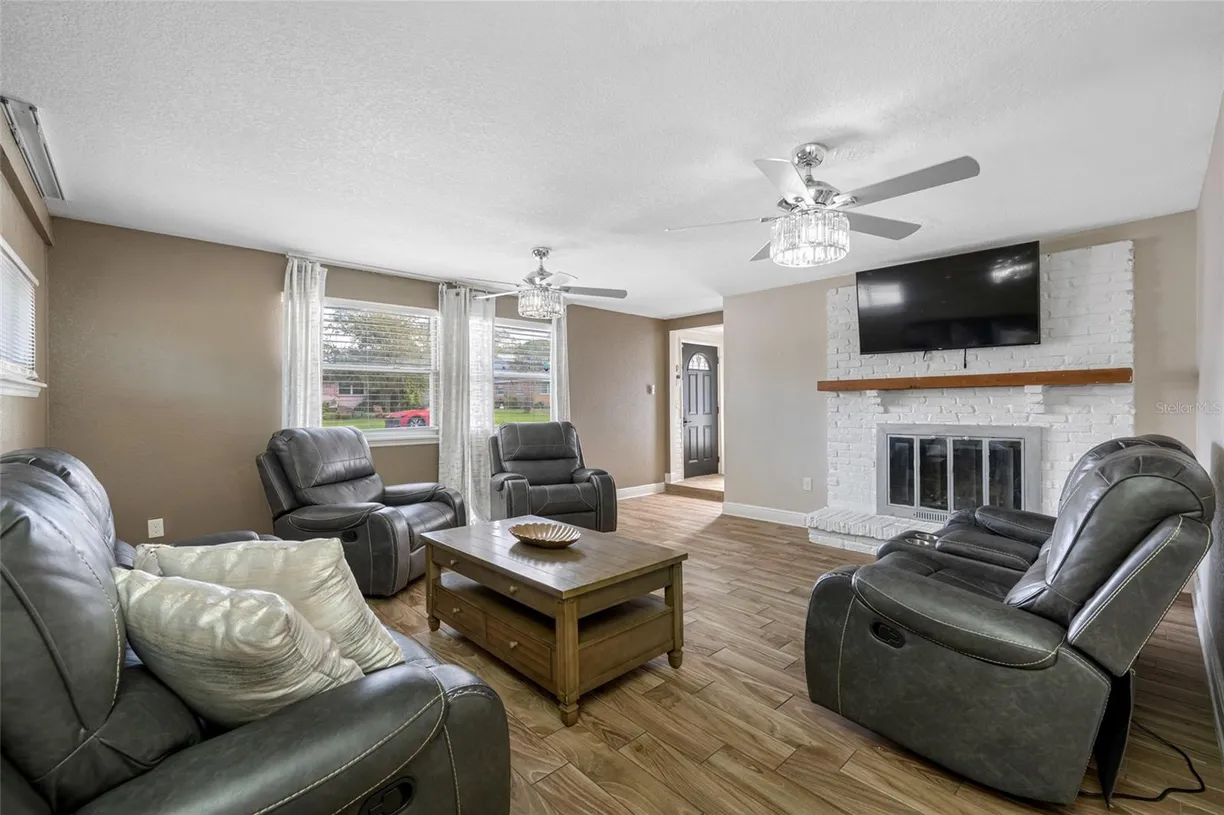 Sarasota/St. Petersburg Real Estate | View 1404 WOOD AVENUE | Listing