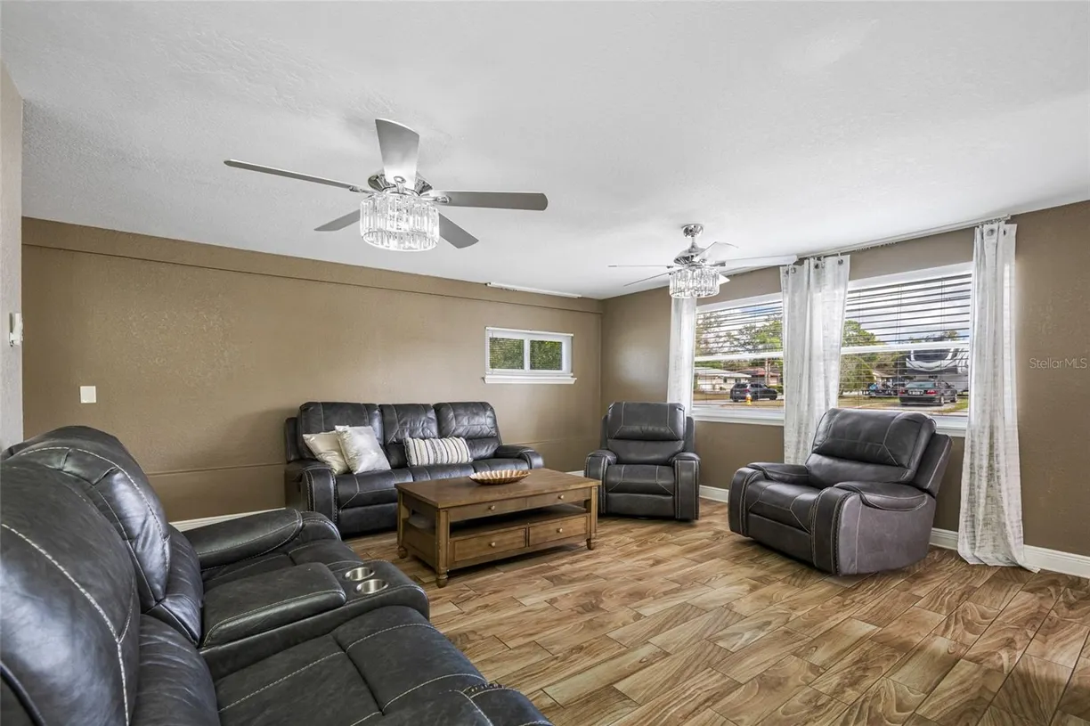 Sarasota/St. Petersburg Real Estate | View 1404 WOOD AVENUE | Listing