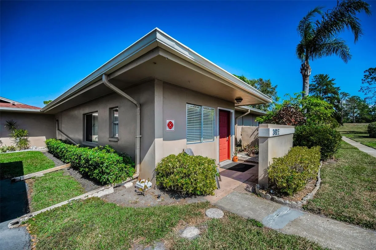 Sarasota/St. Petersburg Real Estate | View 2492 LAURELWOOD DRIVE, E | 2 Beds, 2 Baths