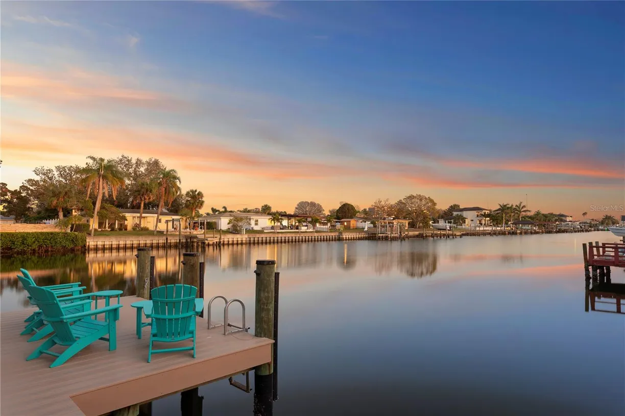 Sarasota/St. Petersburg Real Estate | View 3943 FONTAINEBLEAU DRIVE | Listing