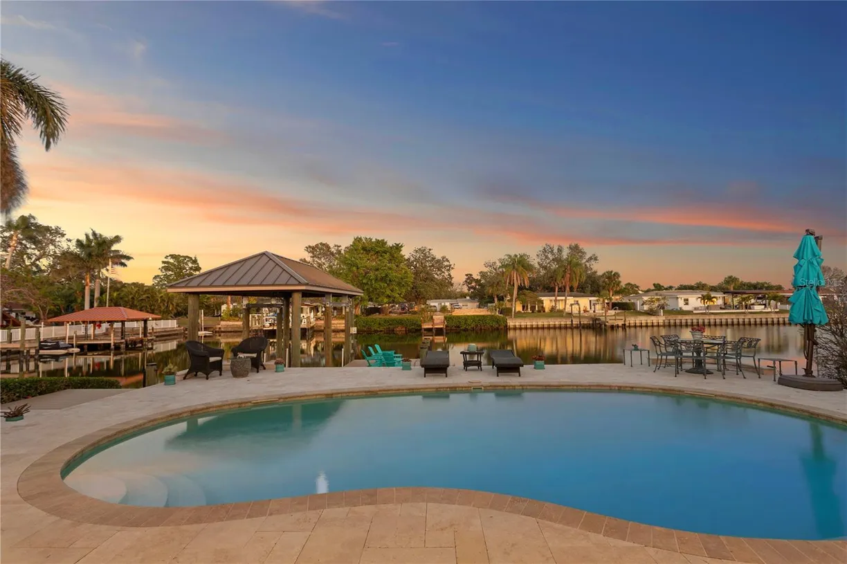 Sarasota/St. Petersburg Real Estate | View 3943 FONTAINEBLEAU DRIVE | 3 Beds, 2 Baths