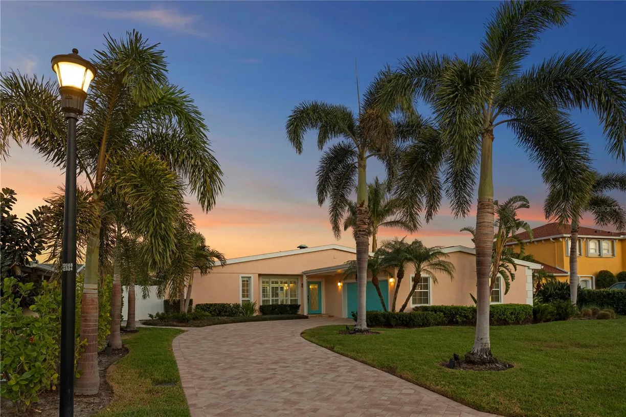 Sarasota/St. Petersburg Real Estate | View 3943 FONTAINEBLEAU DRIVE | Listing