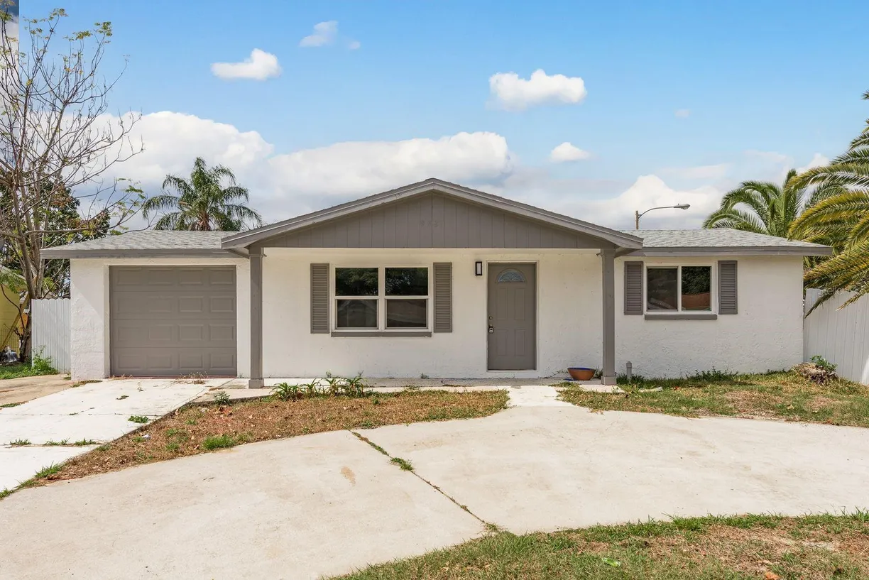 Sarasota/St. Petersburg Real Estate | View 9321 GRAY FOX LANE | 3 Beds, 2 Baths