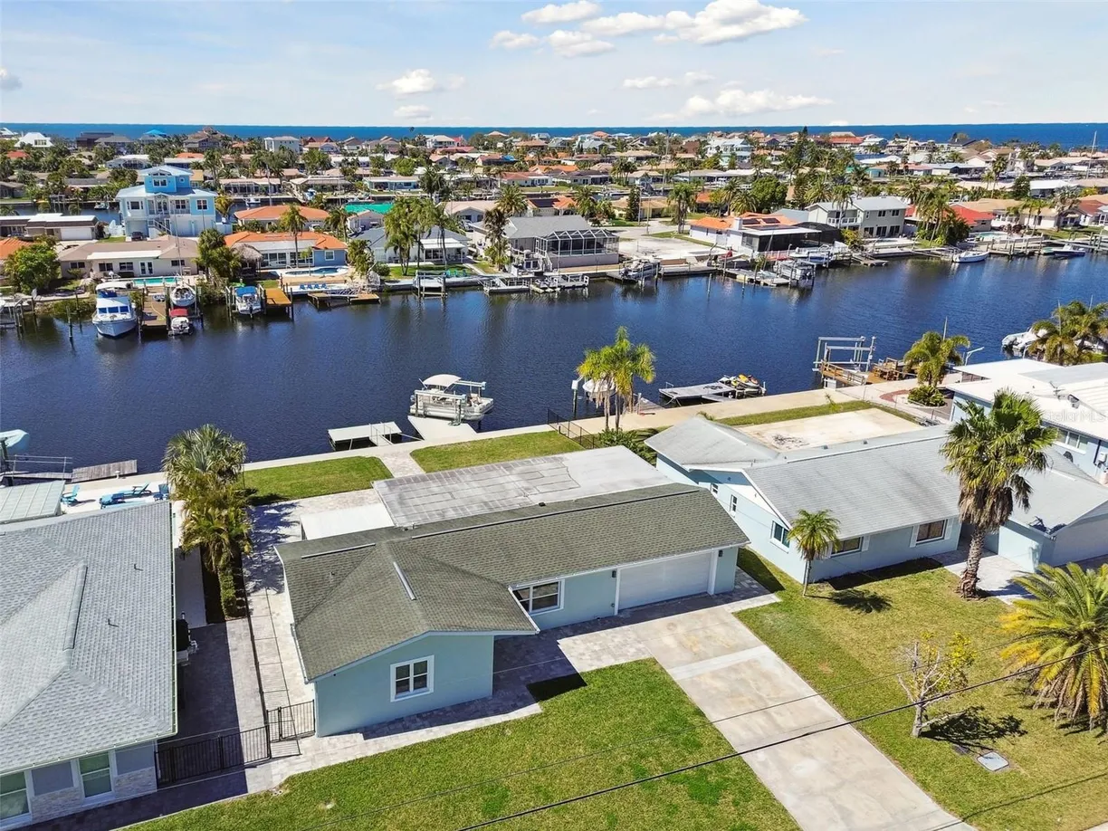 Sarasota/St. Petersburg Real Estate | View 5321 BOWLINE BEND | Listing