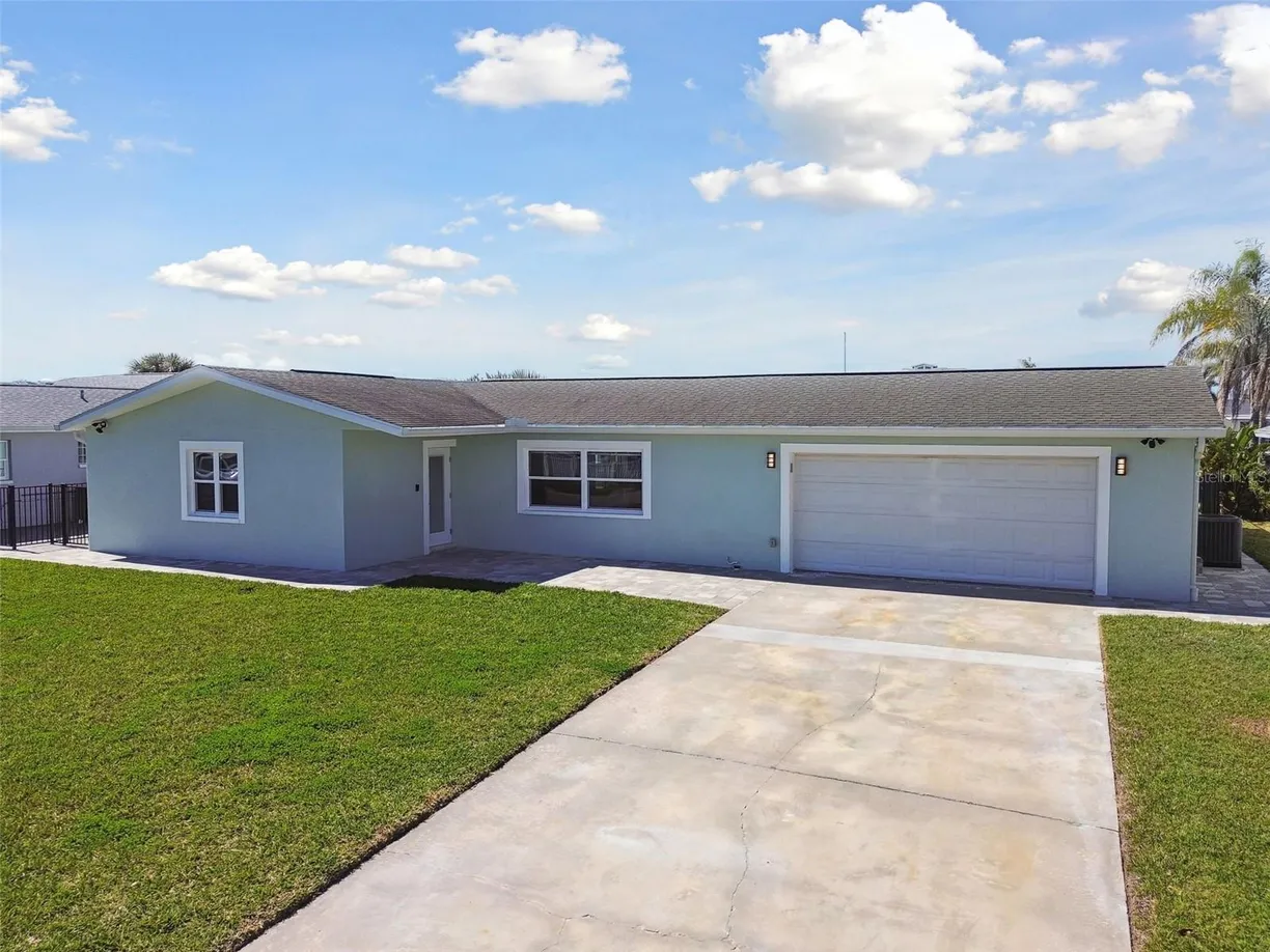 Sarasota/St. Petersburg Real Estate | View 5321 BOWLINE BEND | 3 Beds, 3 Baths