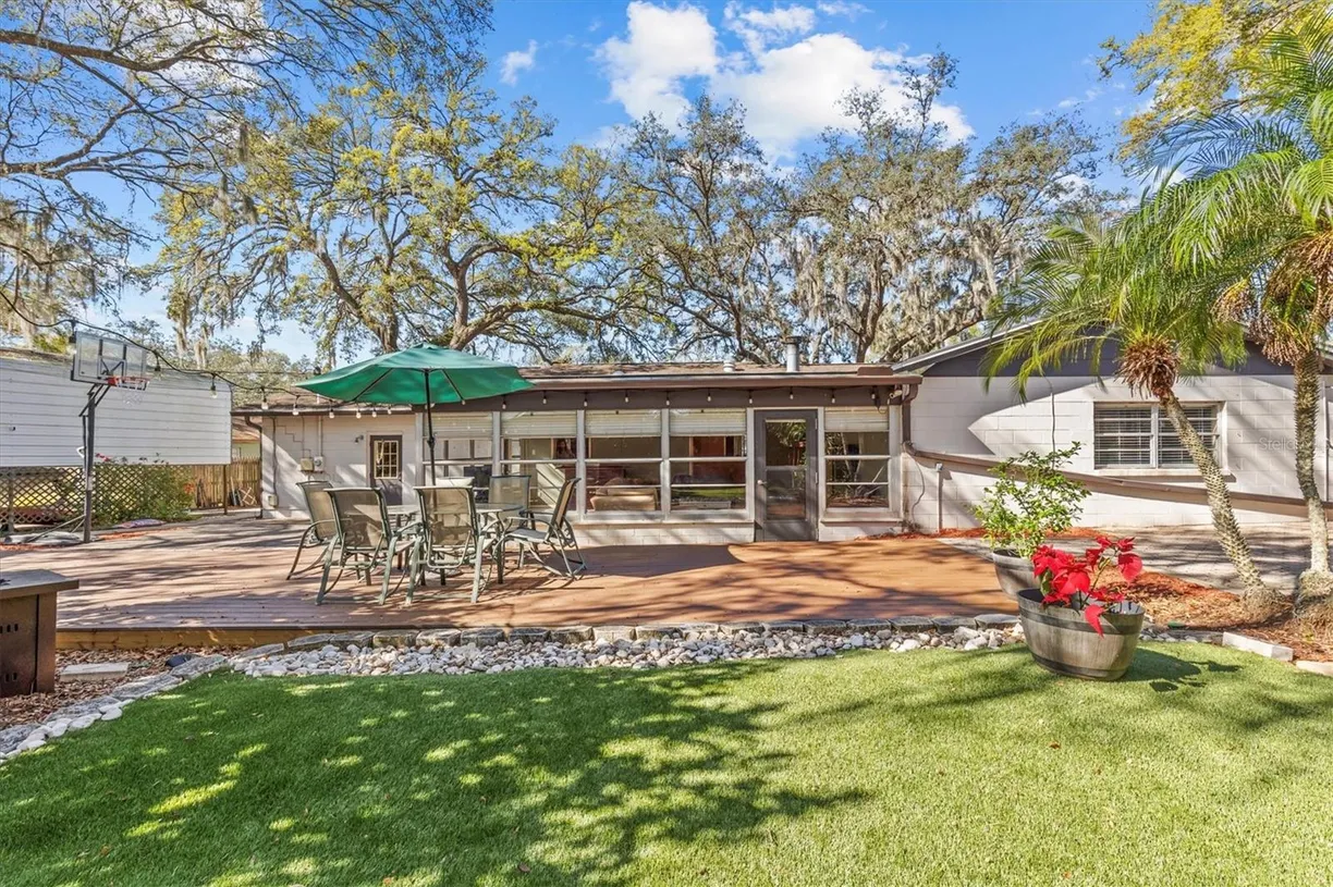 Sarasota/St. Petersburg Real Estate | View 2207 BOXWOOD WAY | Listing