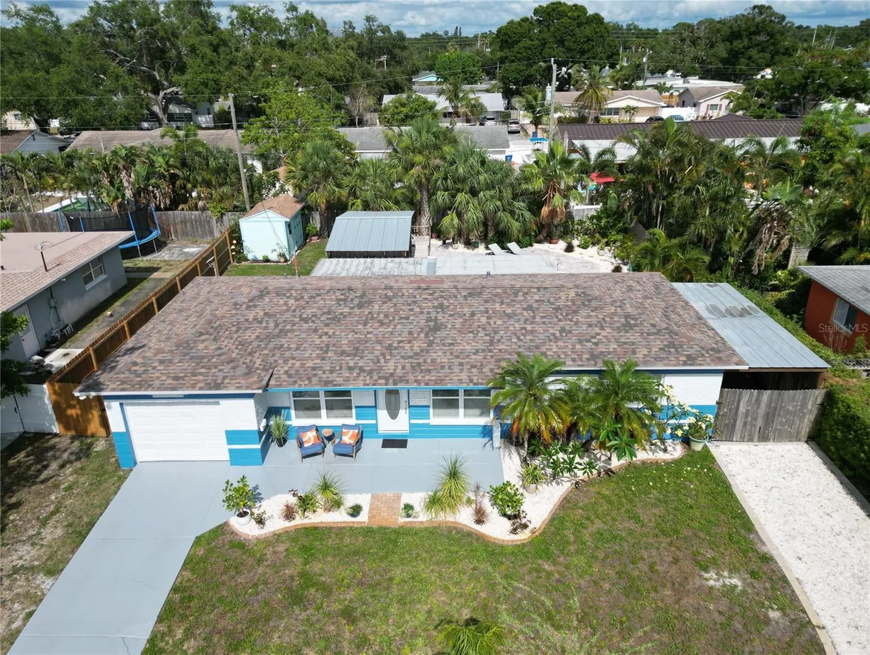 Sarasota/St. Petersburg Real Estate | View 2915 67TH WAY N | 2 Beds, 2 Baths