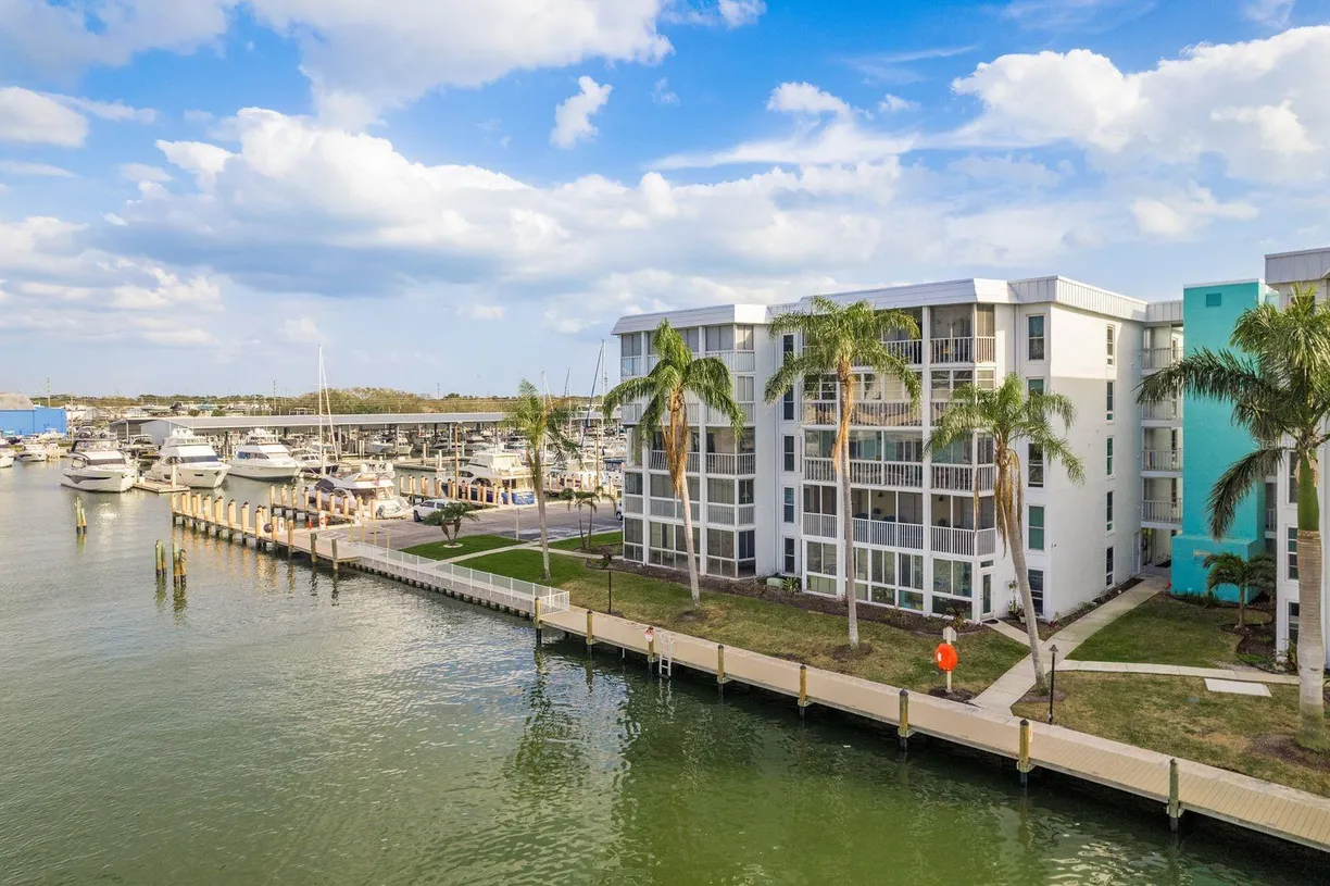 Sarasota/St. Petersburg Real Estate | View 4904 38TH WAY, 316 | 3 Beds, 2 Baths