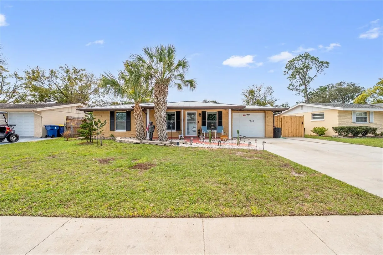 Sarasota/St. Petersburg Real Estate | View 7544 HOLLYRIDGE DRIVE | 2 Beds, 1 Bath