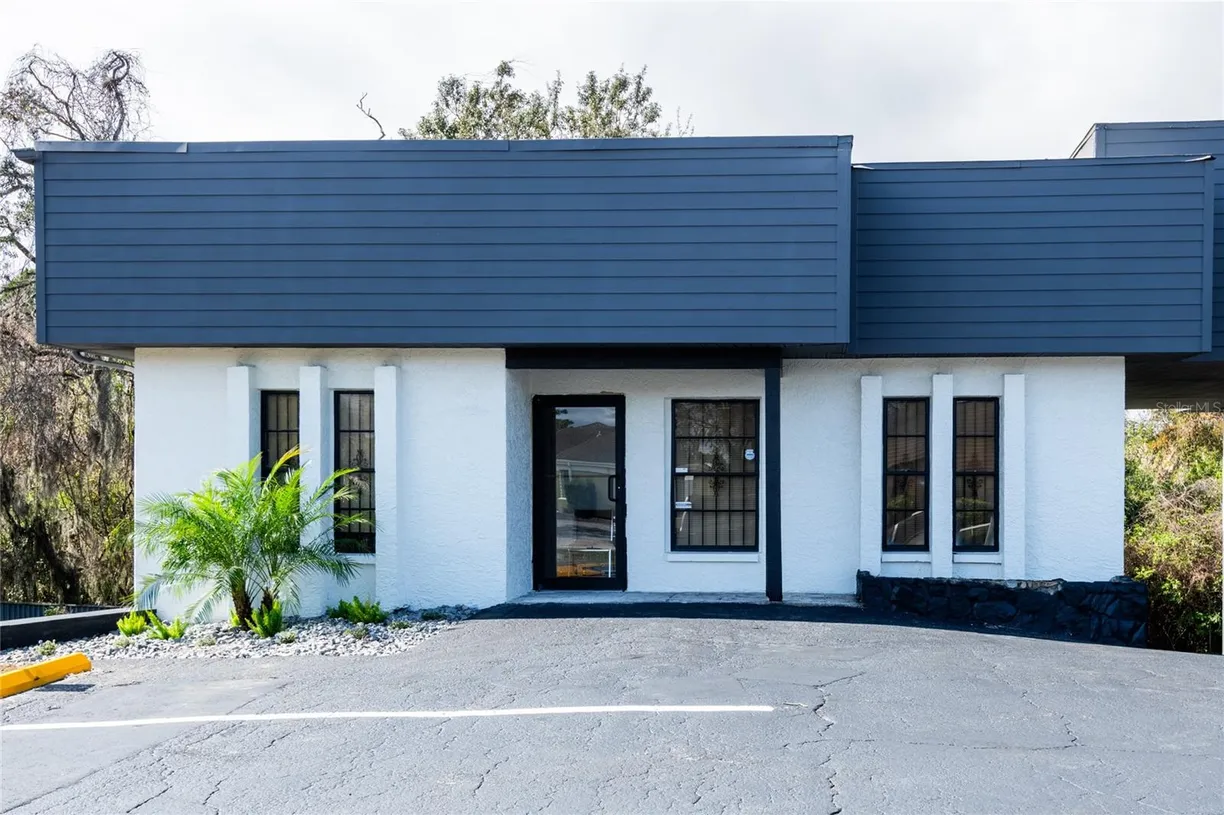 Sarasota/St. Petersburg Real Estate | View 11915 OAK TRAIL WAY | Listing