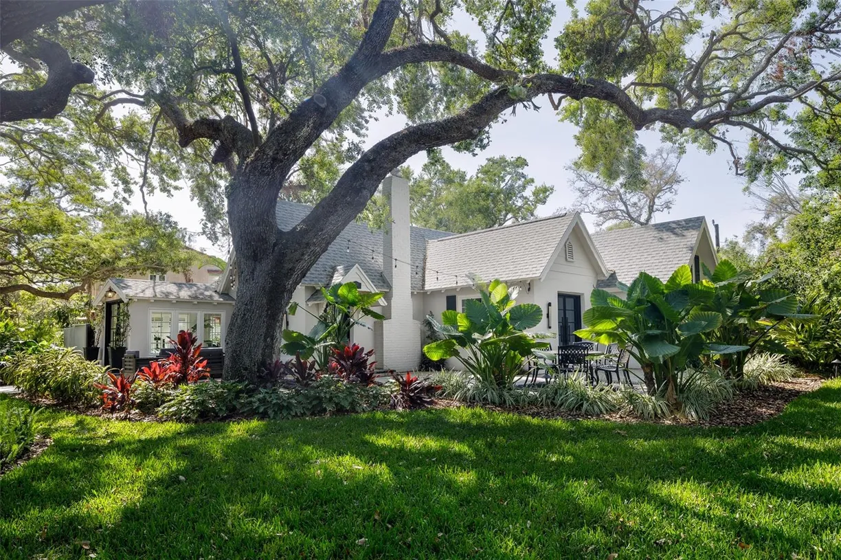Sarasota/St. Petersburg Real Estate | View 2521 DRIFTWOOD ROAD | Listing
