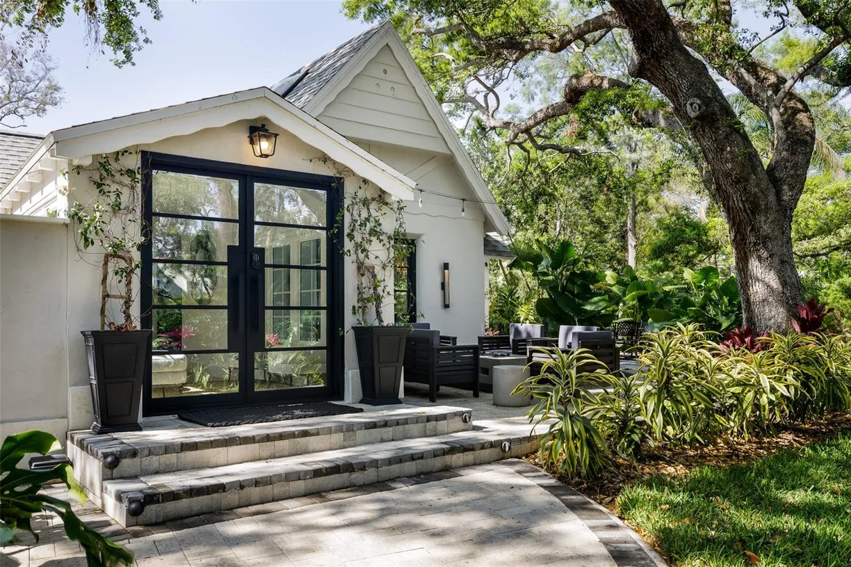Sarasota/St. Petersburg Real Estate | View 2521 DRIFTWOOD ROAD | Listing