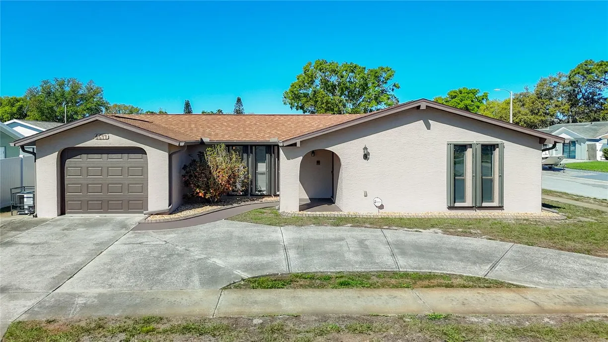 Sarasota/St. Petersburg Real Estate | View 6644 KNIGHTSBRIDGE DRIVE | 3 Beds, 2 Baths
