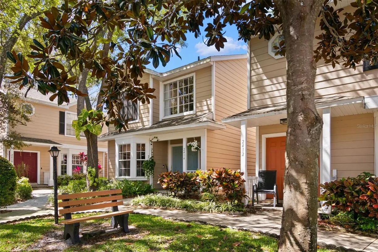 Sarasota/St. Petersburg Real Estate | View 2414 HOUNDS TRAIL | 2 Beds, 2 Baths