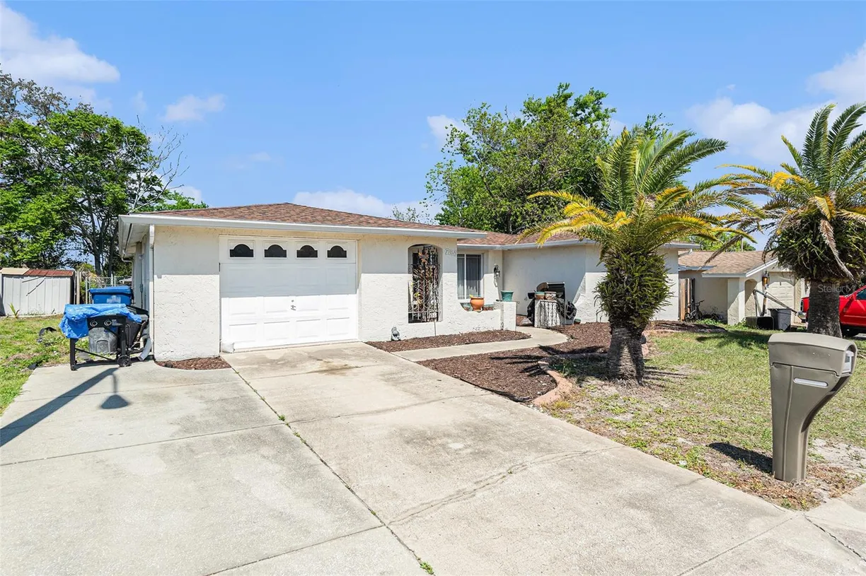 Sarasota/St. Petersburg Real Estate | View 7825 NIAGARA DRIVE | 3 Beds, 2 Baths