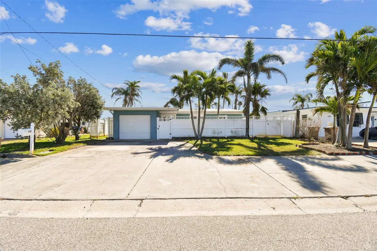 Sarasota/St. Petersburg Real Estate | View  | 2 Beds, 1 Bath