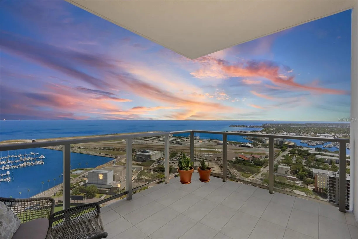 Sarasota/St. Petersburg Real Estate | View 301 1ST STREET, 3207 | 2 Beds, 3 Baths