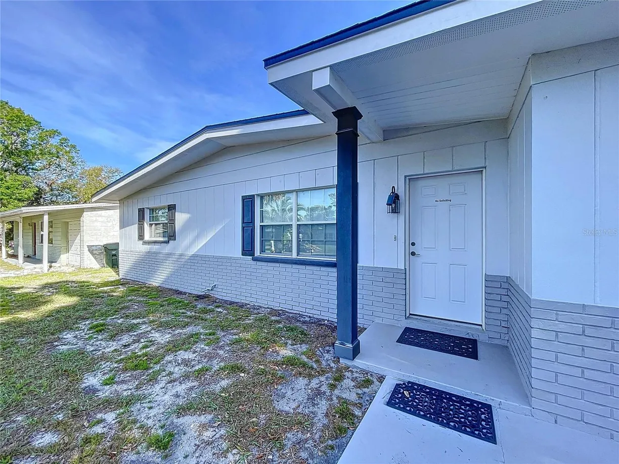 Sarasota/St. Petersburg Real Estate | View 910 LAKESIDE DRIVE | Listing