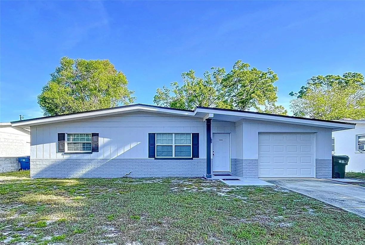 Sarasota/St. Petersburg Real Estate | View 910 LAKESIDE DRIVE | 2 Beds, 1 Bath