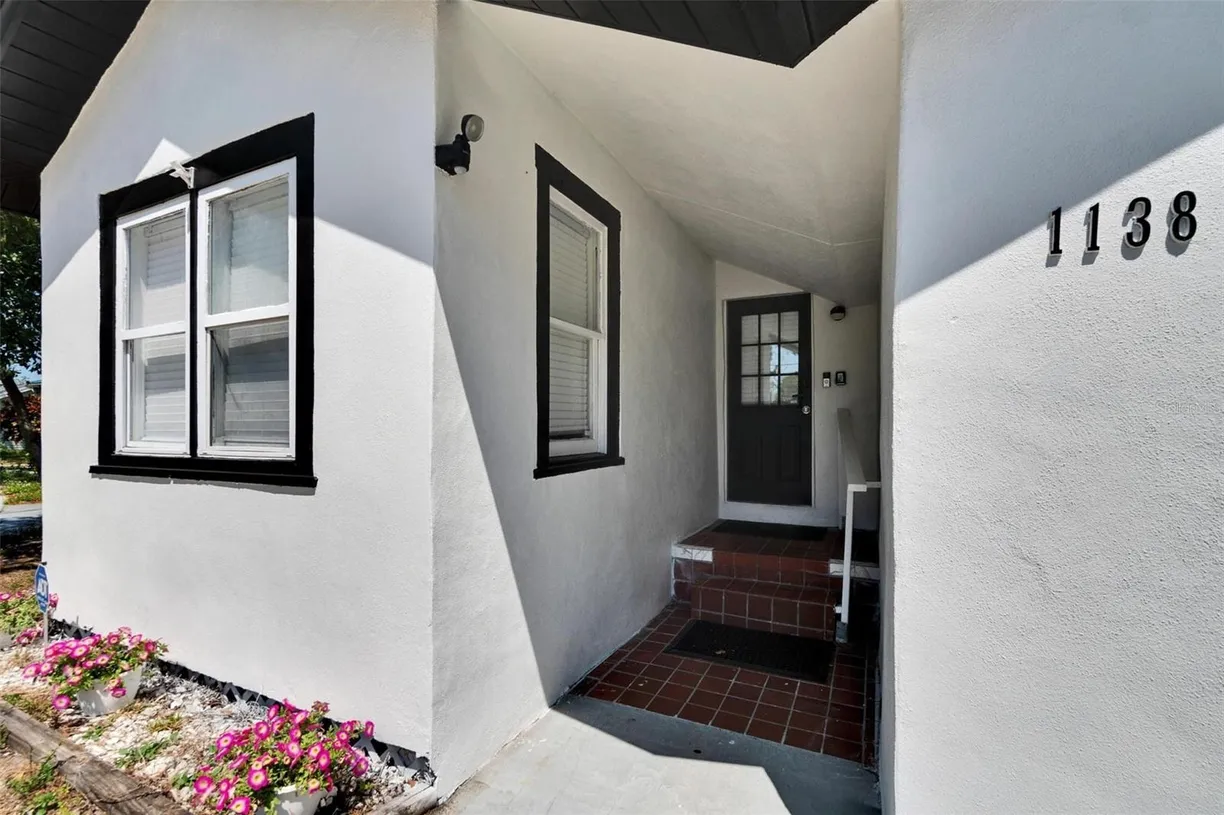 Sarasota/St. Petersburg Real Estate | View 1138 HOWARD ST | Listing