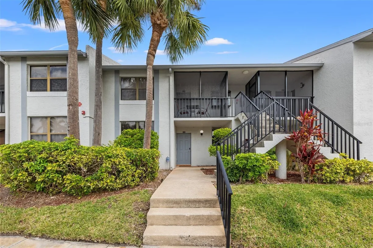 Sarasota/St. Petersburg Real Estate | View 1998 BLUE HAWK COURT, 1613 | 2 Beds, 2 Baths