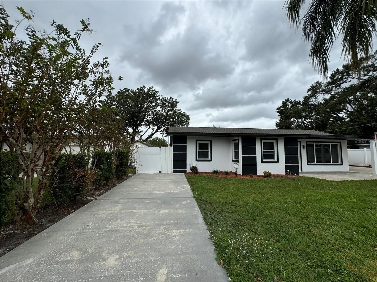 Sarasota/St. Petersburg Real Estate | View 7608 LAKESIDE BOULEVARD | 5 Beds, 4 Baths