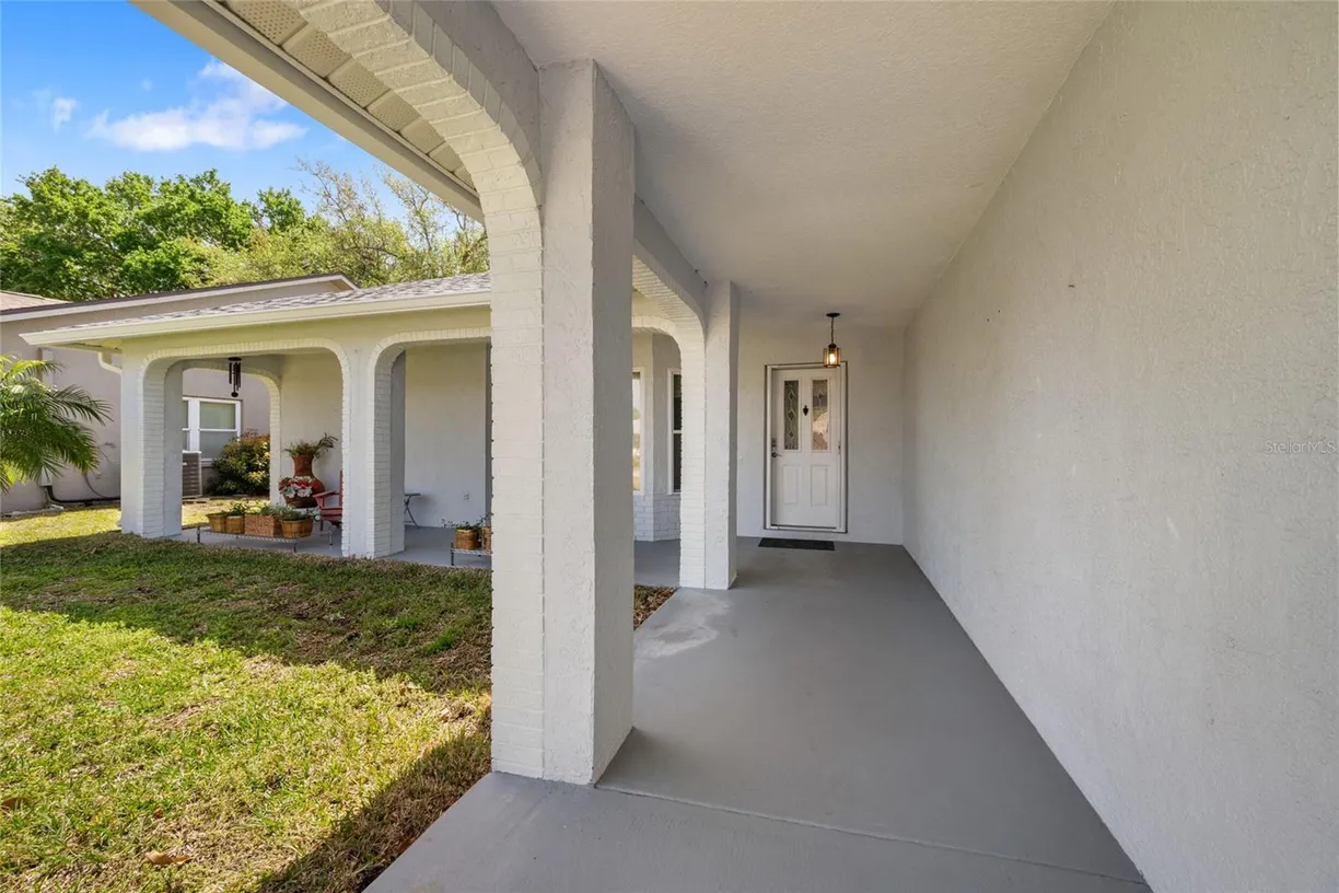 Sarasota/St. Petersburg Real Estate | View 3948 TARPON POINTE CIRCLE | Listing