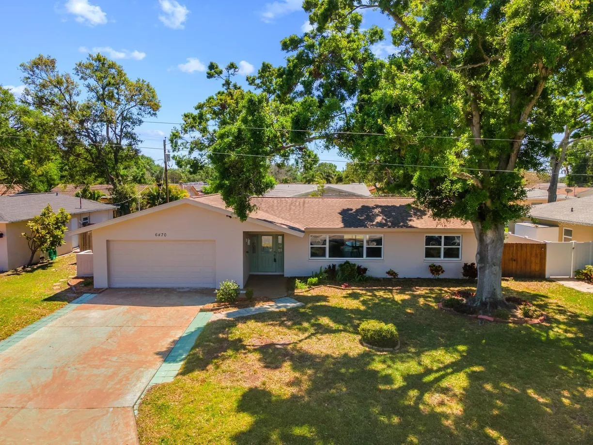 Sarasota/St. Petersburg Real Estate | View 6470 28TH TERRACE | 3 Beds, 2 Baths
