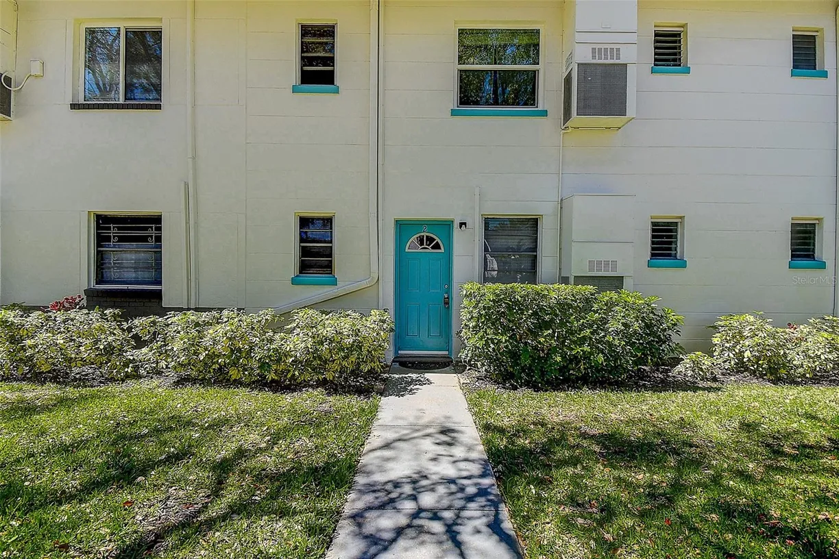 Sarasota/St. Petersburg Real Estate | View 525 9TH AVENUE, 2 | Listing