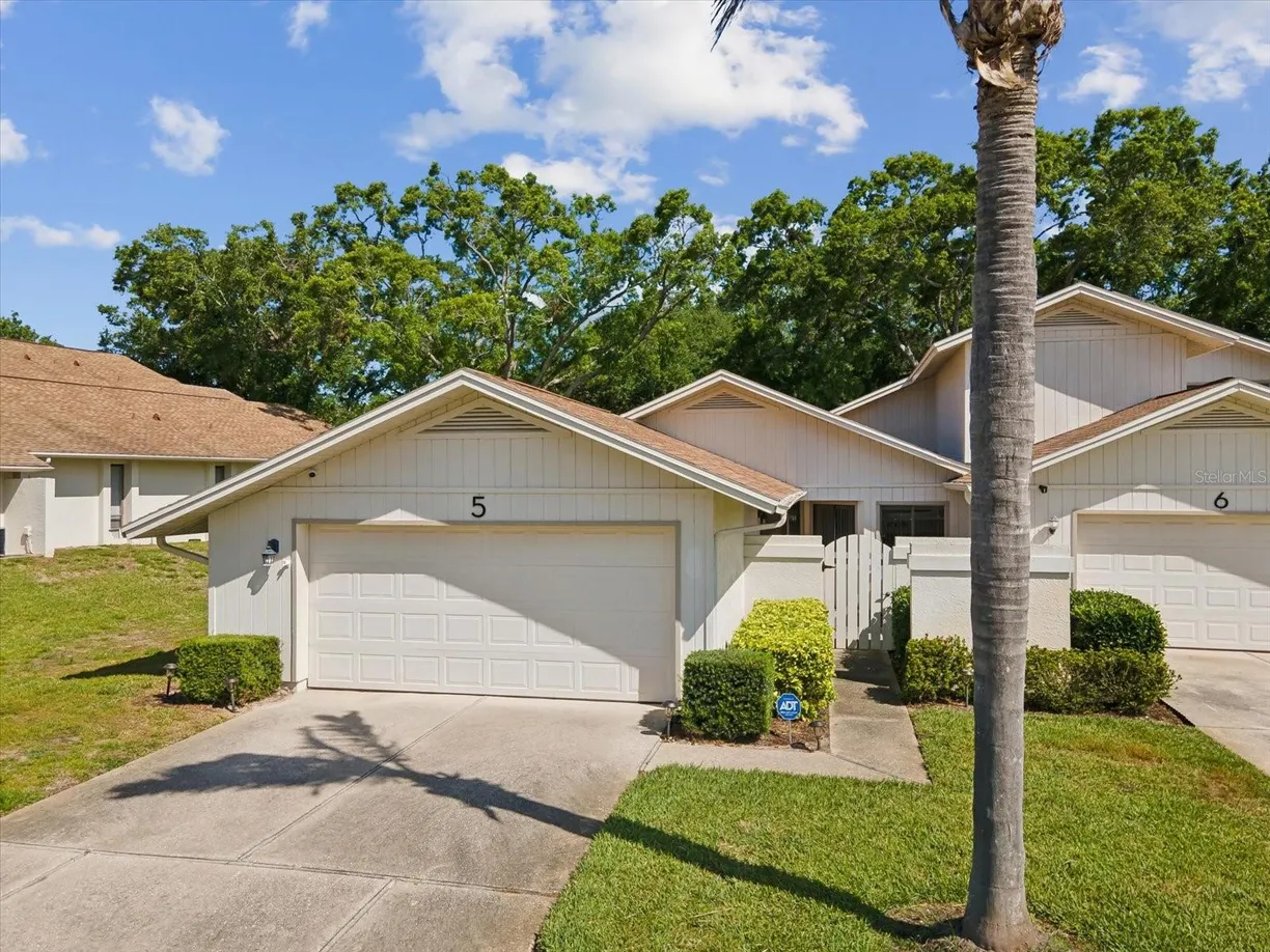 Sarasota/St. Petersburg Real Estate | View 456 LAKEVIEW DRIVE, 5 | 2 Beds, 2 Baths