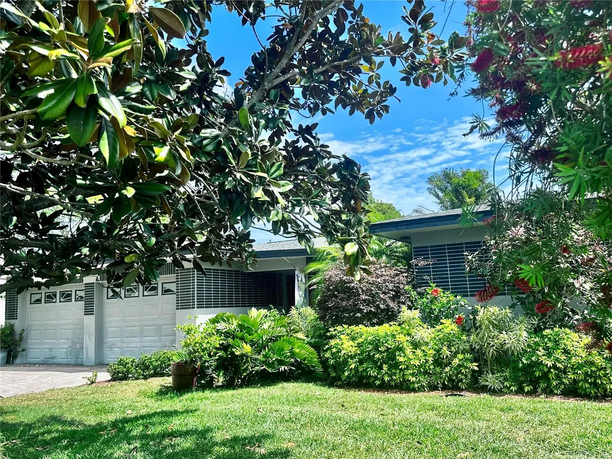 Sarasota/St. Petersburg Real Estate | View 1345 S EVERGREEN AVENUE | 2 Beds, 2 Baths