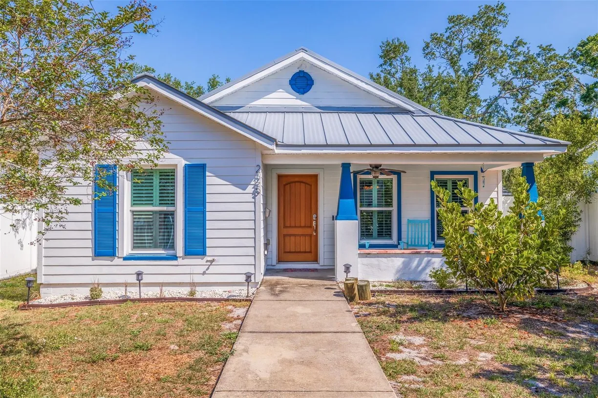 Sarasota/St. Petersburg Real Estate | View 225 18TH AVENUE | 3 Beds, 2 Baths