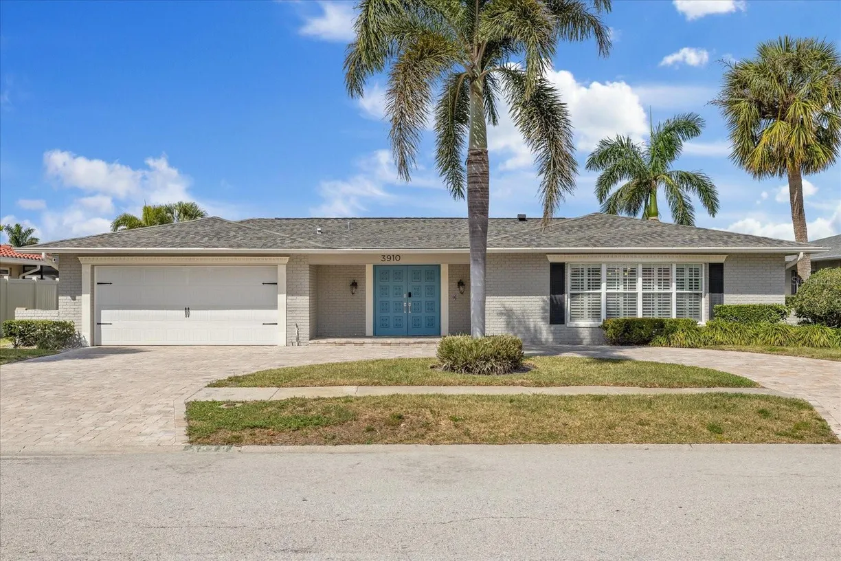 Sarasota/St. Petersburg Real Estate | View 3910 DORAL DRIVE | 4 Beds, 2 Baths