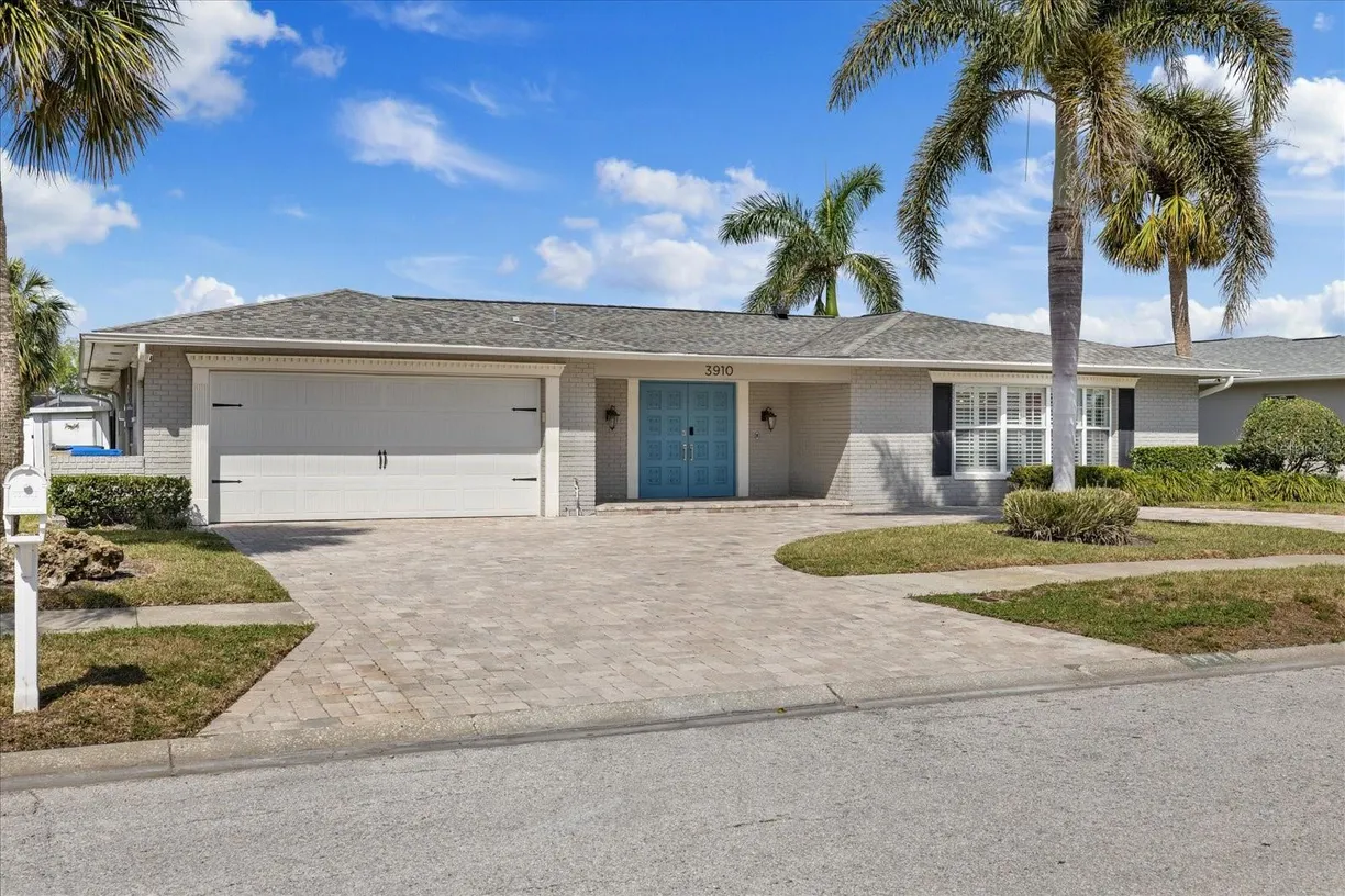 Sarasota/St. Petersburg Real Estate | View 3910 DORAL DRIVE | Listing