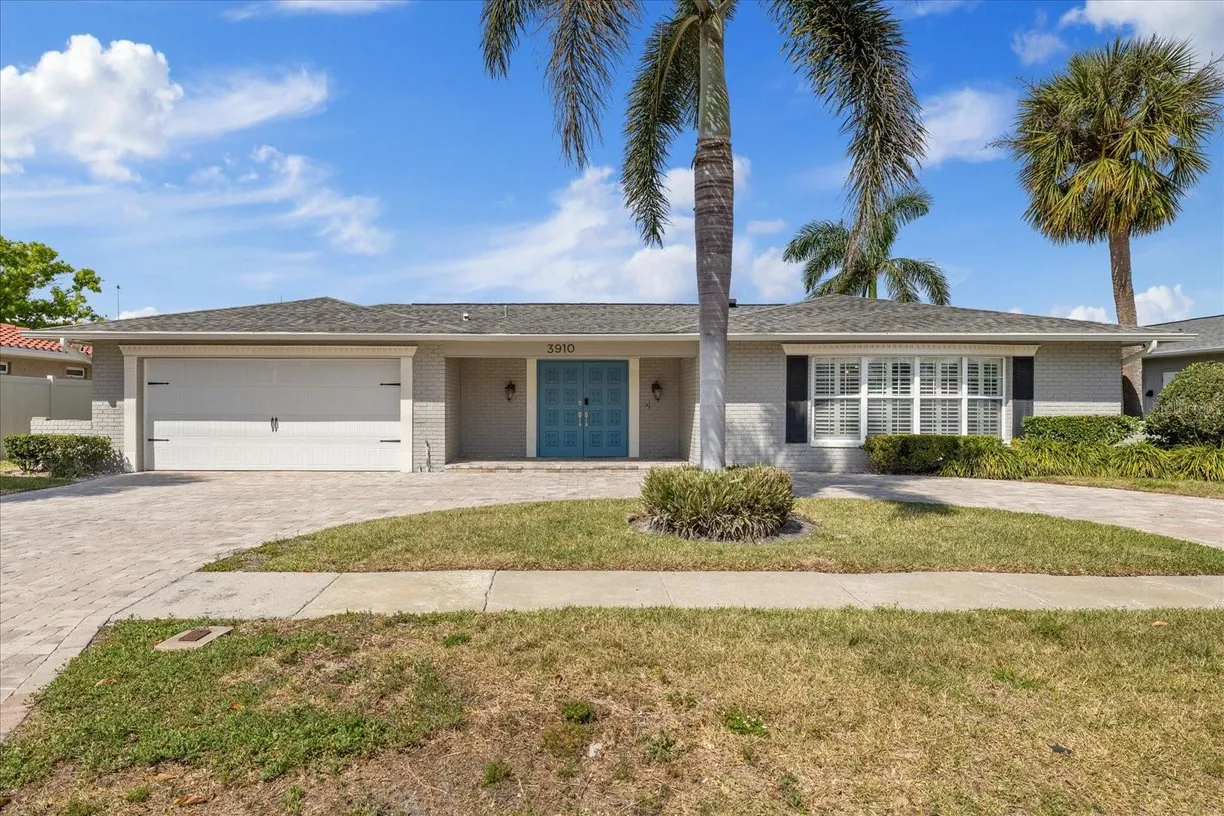 Sarasota/St. Petersburg Real Estate | View 3910 DORAL DRIVE | Listing