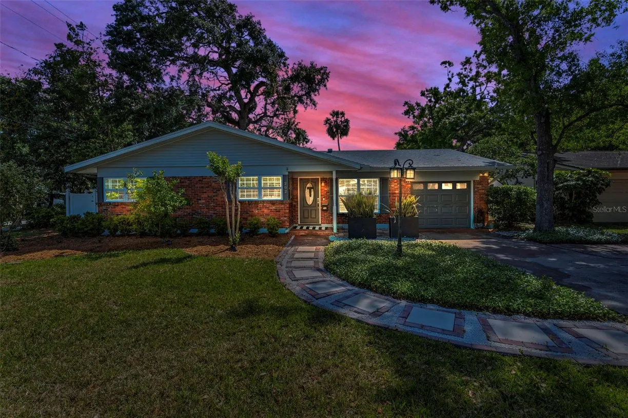 Sarasota/St. Petersburg Real Estate | View 202 S HESPERIDES STREET | 3 Beds, 2 Baths