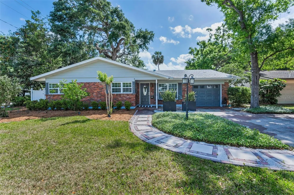 Sarasota/St. Petersburg Real Estate | View 202 S HESPERIDES STREET | Listing