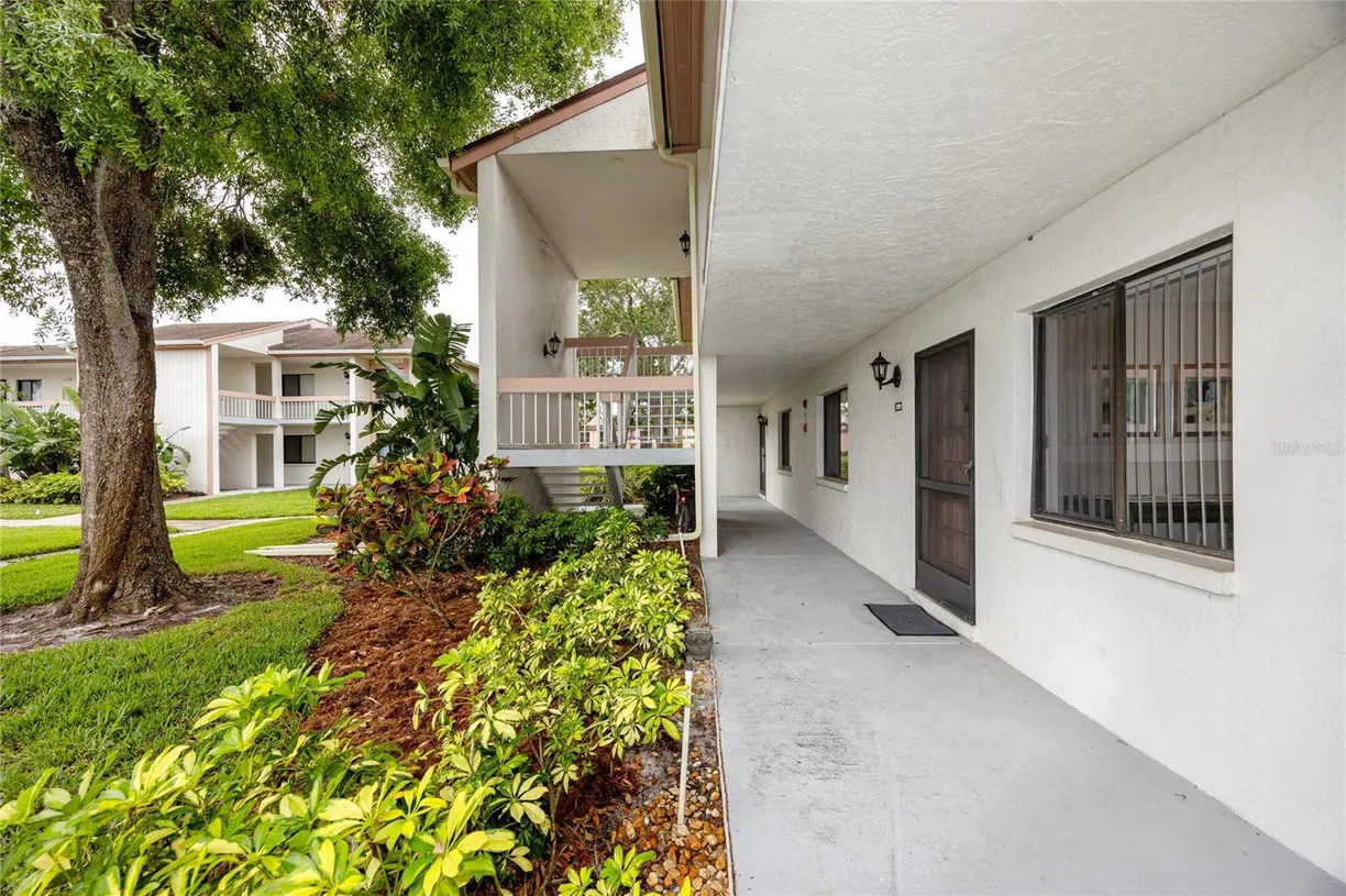 Sarasota/St. Petersburg Real Estate | View 129 LAKEVIEW WAY | Listing