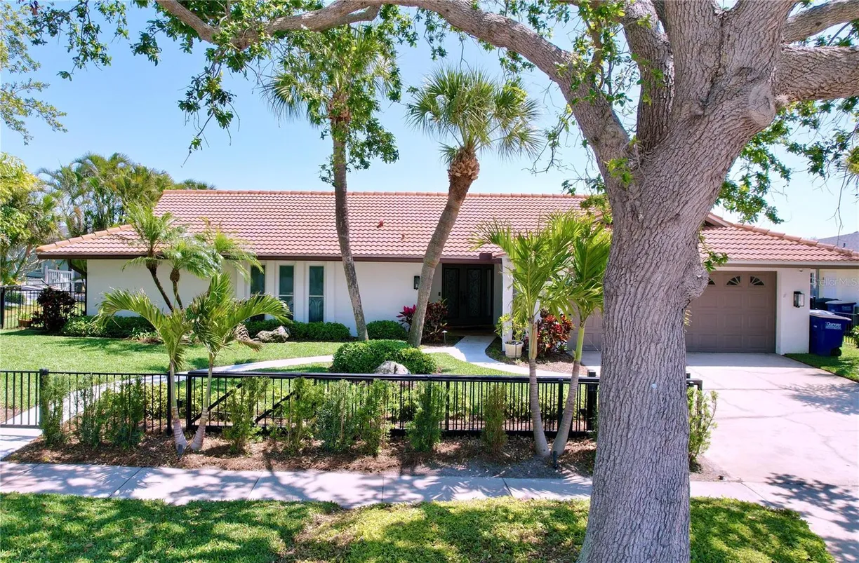 Sarasota/St. Petersburg Real Estate | View 773 SNUG ISLAND | 3 Beds, 3 Baths